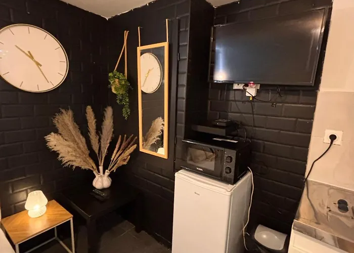 לינה וארוחת בוקר Louis Ricard