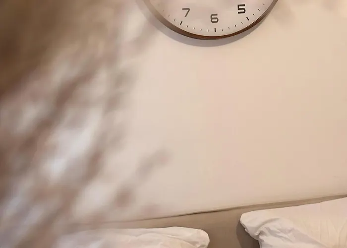 לינה וארוחת בוקר Louis Ricard 3*